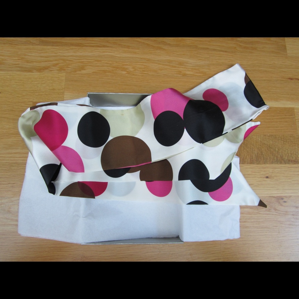 Scarf - Picture 2 of 4
